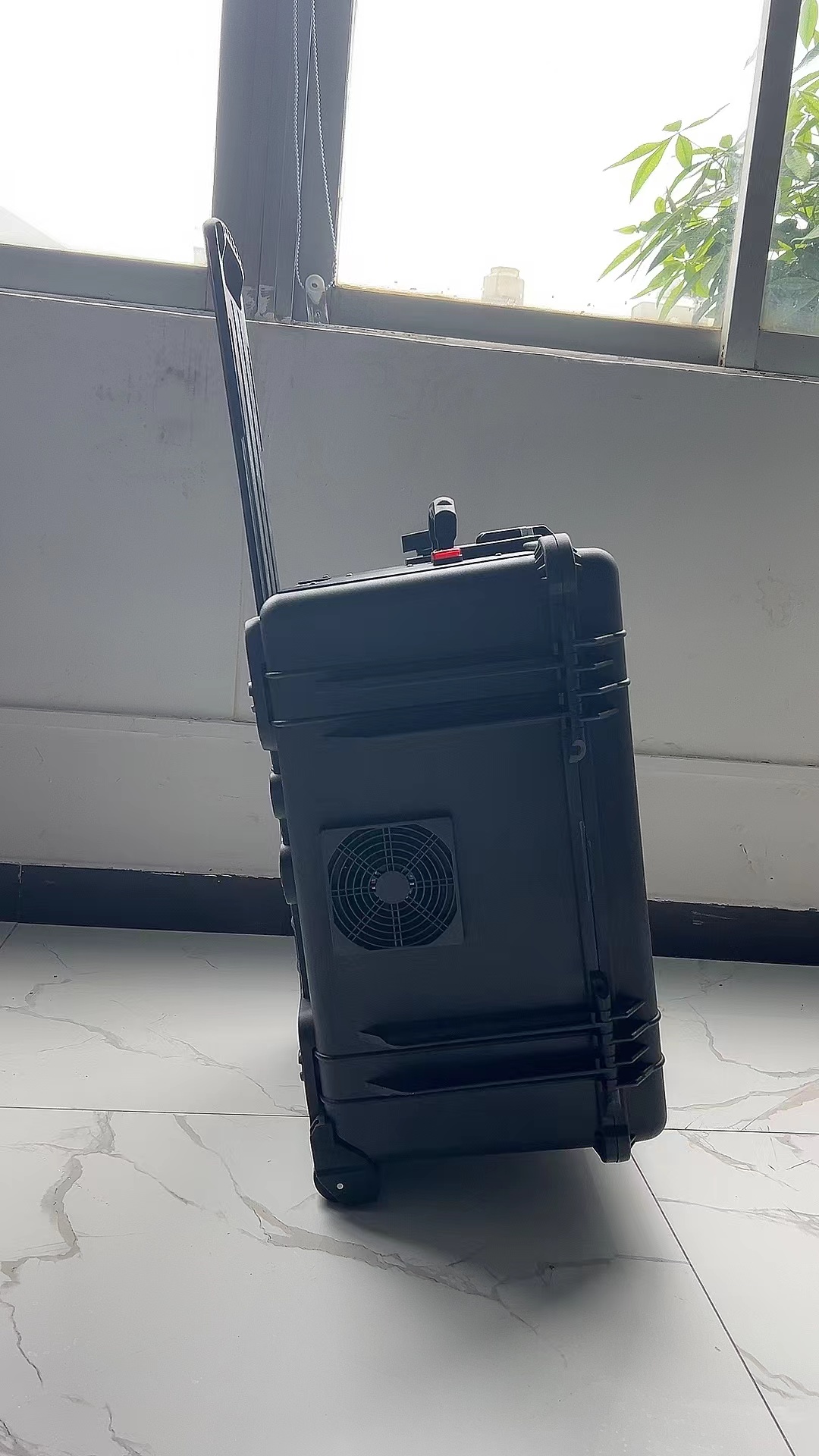 手拉箱型移動通信干擾器